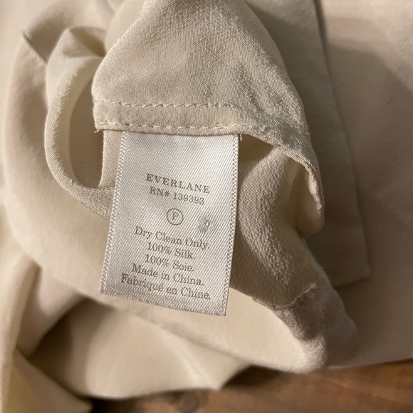 Everlane Silk top in off white - Picture 7 of 9